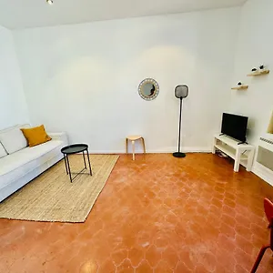 https://studio-au-calme-a-2-pas-de-tout.fr-provencehotel.com